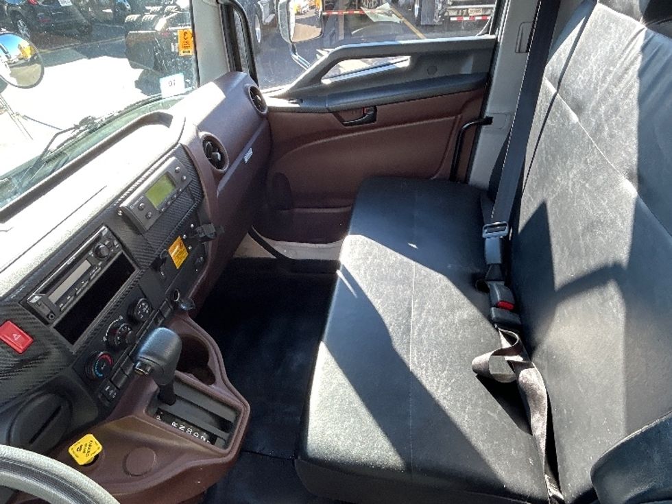 Refrigerated Truck-Light and Medium Duty Trucks-Hino-2023-L6-Braintree-MA-139,546\n\t\tmiles-$ 65,000 - Image 19