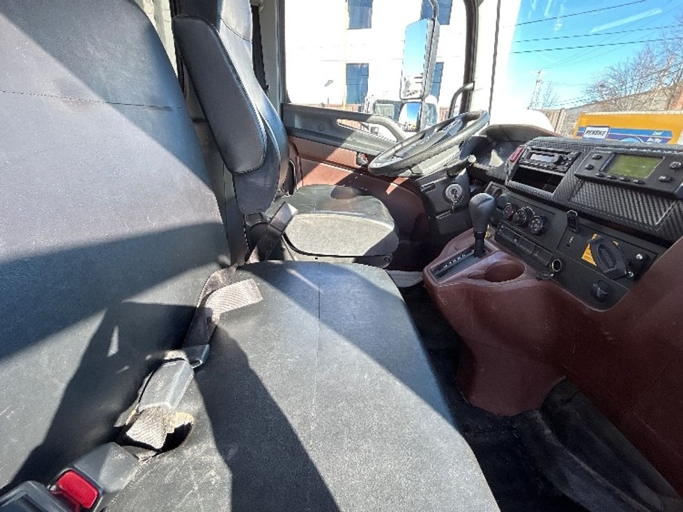 Refrigerated Truck-Light and Medium Duty Trucks-Hino-2023-L6-Braintree-MA-139,546\n\t\tmiles-$ 65,000 - Image 22
