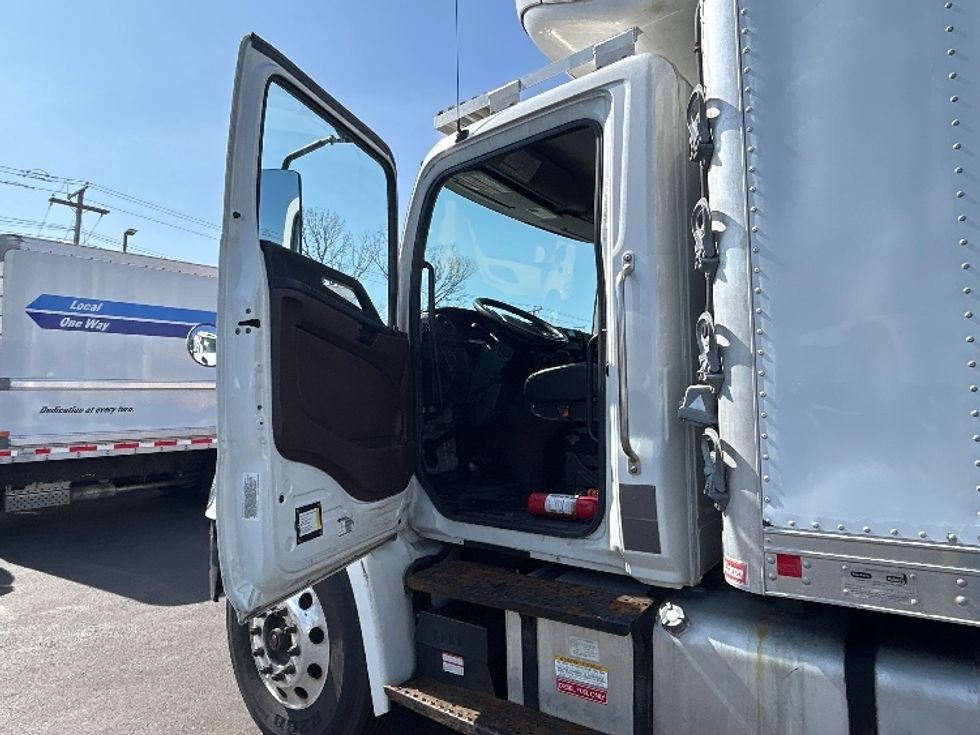 Refrigerated Truck-Light and Medium Duty Trucks-Hino-2023-L6-Braintree-MA-151,600\n\t\tmiles-$ 57,250 - Image 16