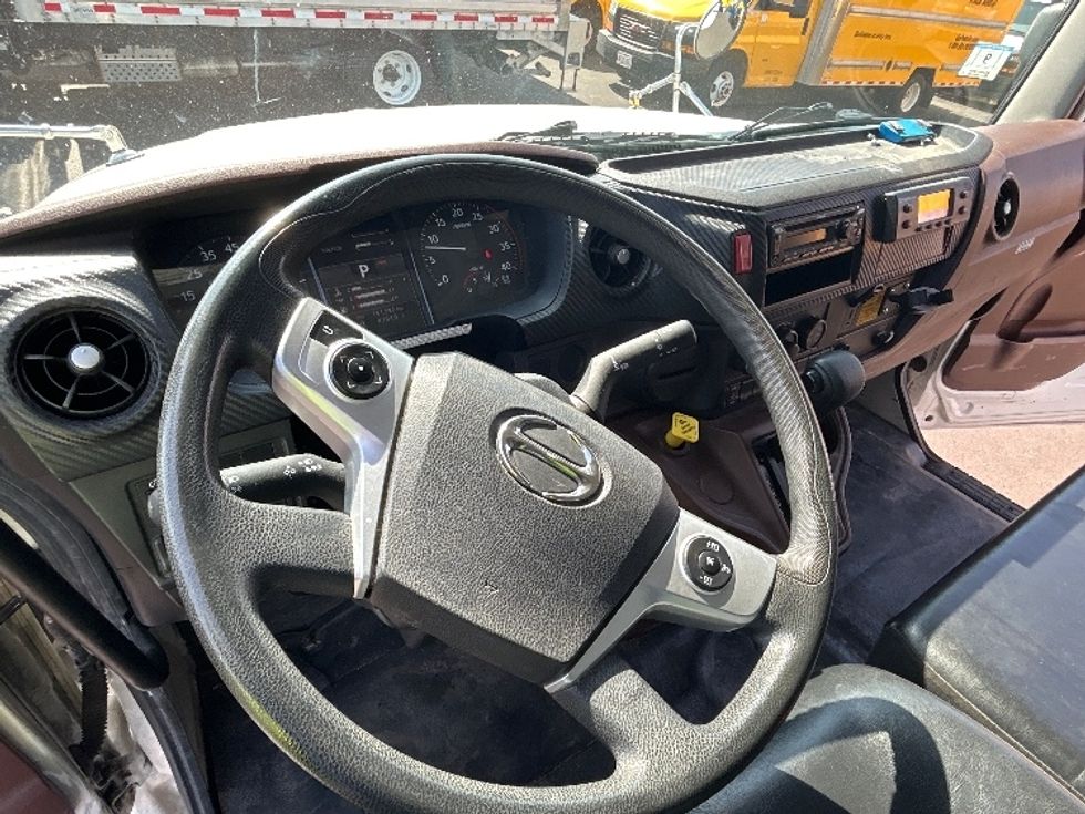 Refrigerated Truck-Light and Medium Duty Trucks-Hino-2023-L6-Braintree-MA-151,600\n\t\tmiles-$ 57,250 - Image 18