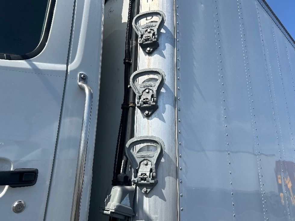 Refrigerated Truck-Light and Medium Duty Trucks-Hino-2023-L6-Braintree-MA-151,600\n\t\tmiles-$ 57,250 - Image 25
