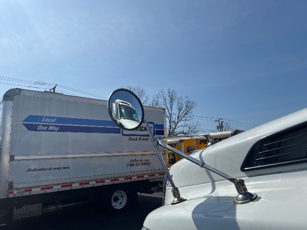 Refrigerated Truck-Light and Medium Duty Trucks-Hino-2023-L6-Braintree-MA-151,600\n\t\tmiles-$ 57,250 - Image 26