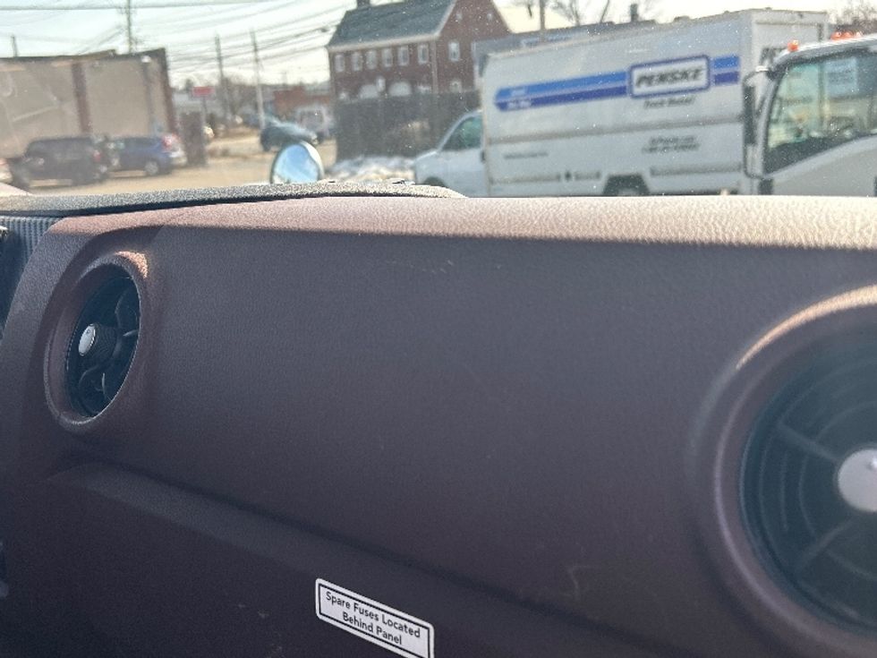 Refrigerated Truck-Light and Medium Duty Trucks-Hino-2023-L6-Braintree-MA-151,600\n\t\tmiles-$ 63,250 - Image 21