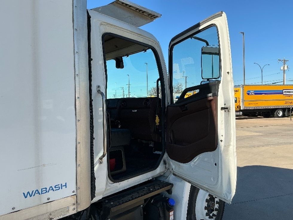 Refrigerated Truck-Light and Medium Duty Trucks-Hino-2024-L6-Arlington-TX-74,884\n\t\tmiles-$ 98,000 - Image 19