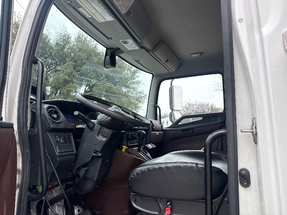 Refrigerated Truck-Light and Medium Duty Trucks-Hino-2024-L6-Garland-TX-22,156\n\t\tmiles-$ 104,000 - Image 15