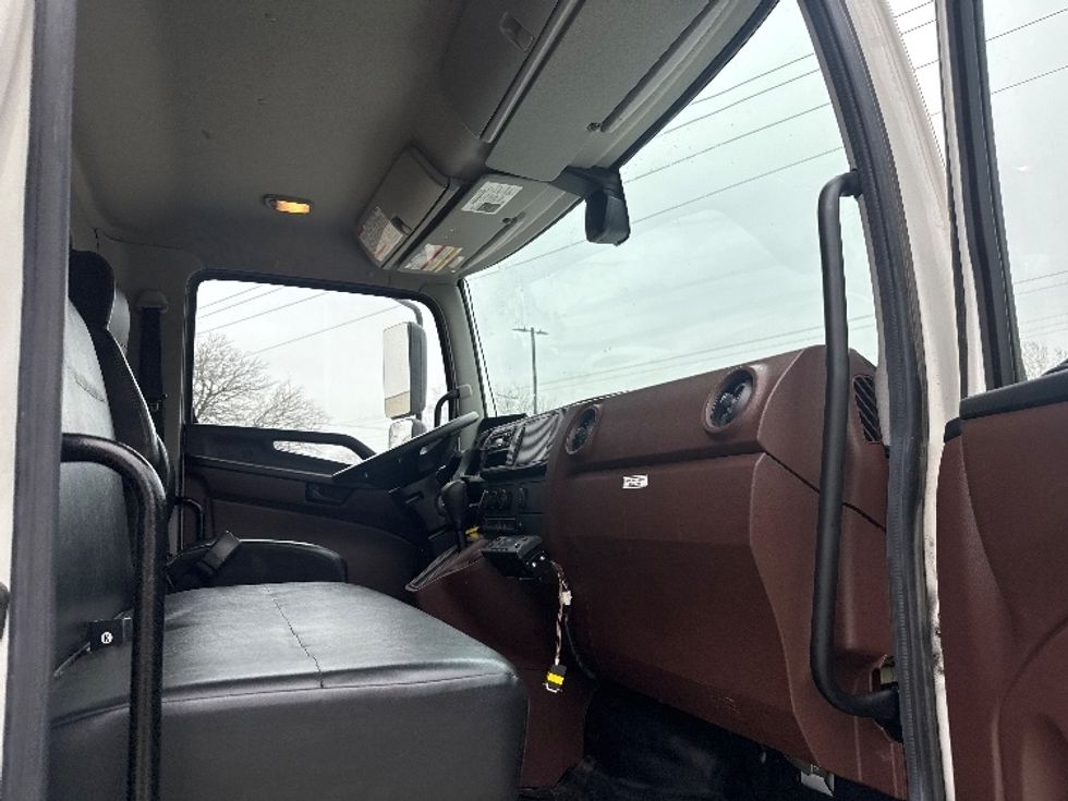 Refrigerated Truck-Light and Medium Duty Trucks-Hino-2024-L6-Garland-TX-22,156\n\t\tmiles-$ 104,000 - Image 19