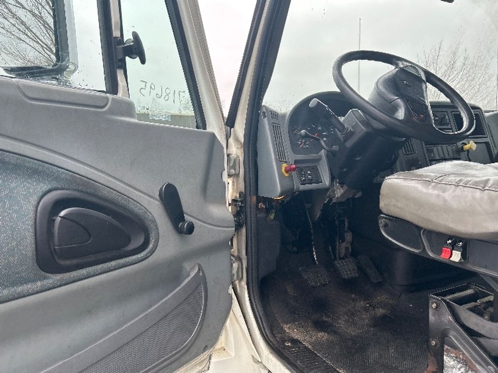 Refrigerated Truck-Light and Medium Duty Trucks-International-2003-4400-Fitchburg-MA-328,324\n\t\tmiles-$ 11,000 - Image 16