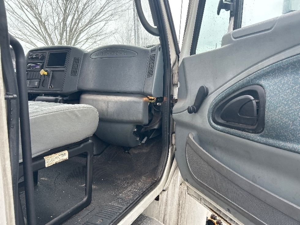 Refrigerated Truck-Light and Medium Duty Trucks-International-2003-4400-Fitchburg-MA-328,324\n\t\tmiles-$ 11,000 - Image 20