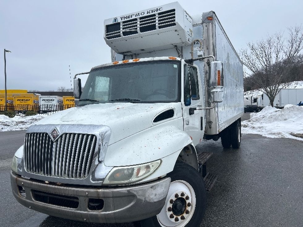 Refrigerated Truck-Light and Medium Duty Trucks-International-2003-4400-Fitchburg-MA-328,324\n\t\tmiles-$ 11,000 - Image 3