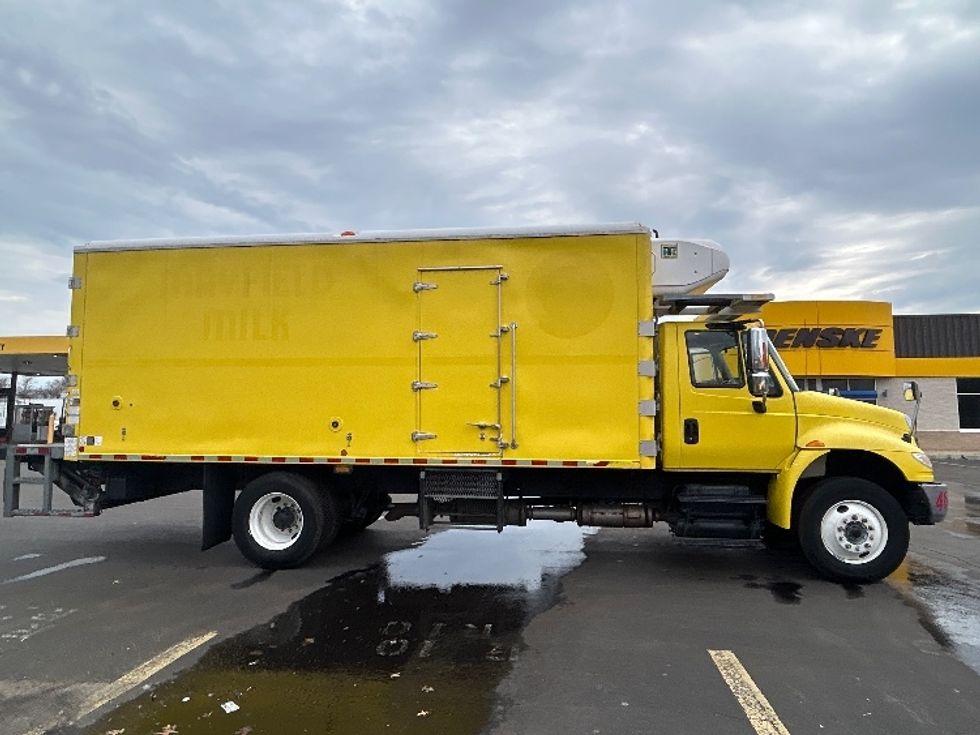 Refrigerated Truck-Light and Medium Duty Trucks-International-2017-4300-Chicopee-MA-220,490\n\t\tmiles-$ 31,000 - Image 14