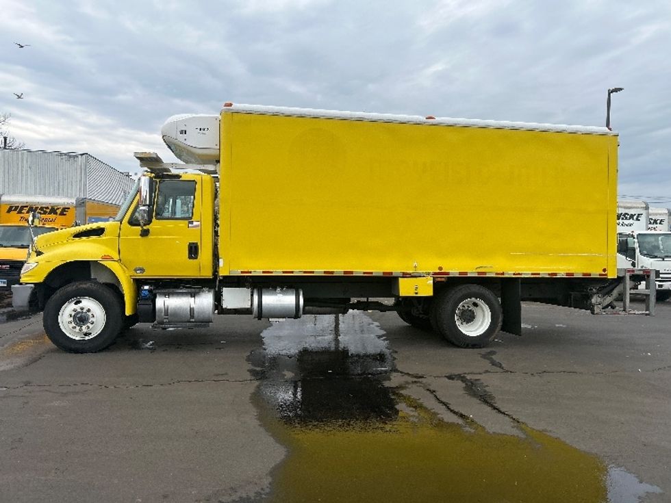 Refrigerated Truck-Light and Medium Duty Trucks-International-2017-4300-Chicopee-MA-220,490\n\t\tmiles-$ 31,000 - Image 4
