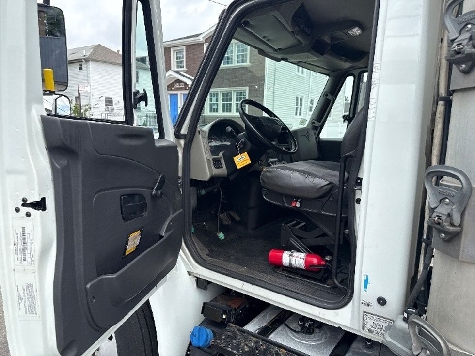Refrigerated Truck-Light and Medium Duty Trucks-International-2017-4400-Jamaica-NY-163,183\n\t\tmiles-$ 57,500 - Image 16