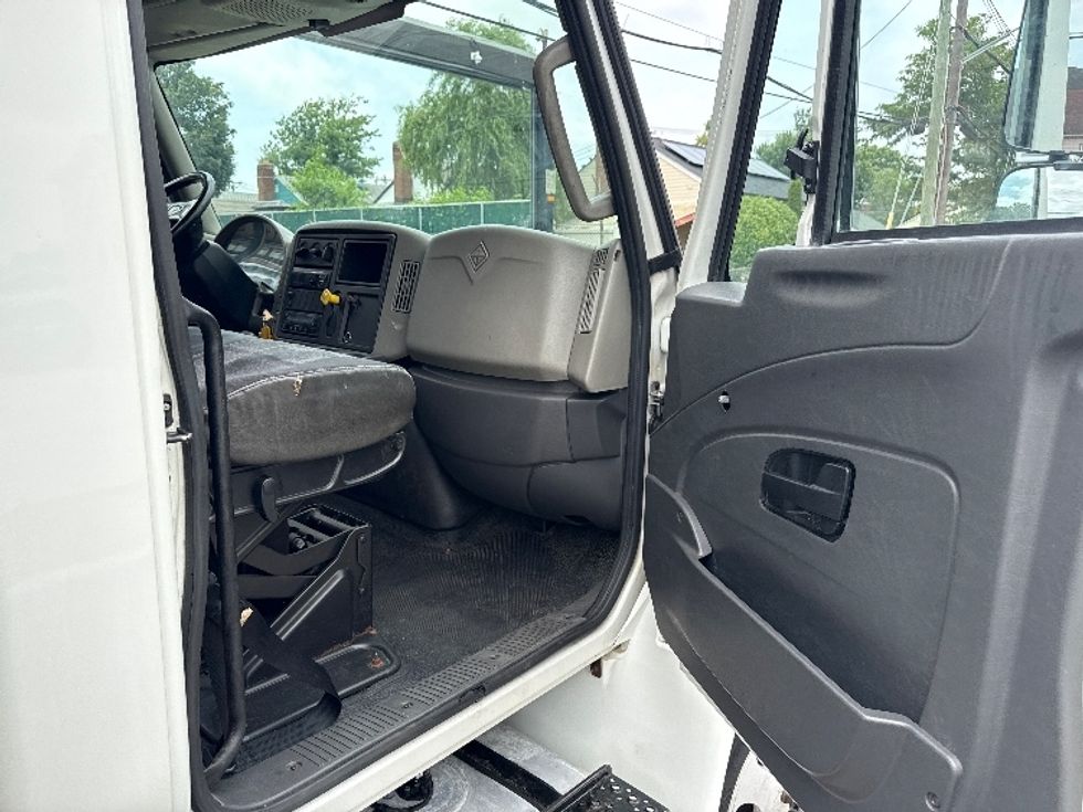 Refrigerated Truck-Light and Medium Duty Trucks-International-2017-4400-Jamaica-NY-163,183\n\t\tmiles-$ 57,500 - Image 20