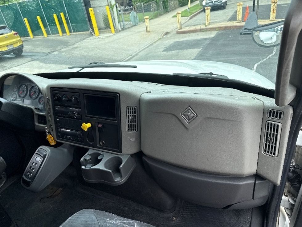 Refrigerated Truck-Light and Medium Duty Trucks-International-2017-4400-Jamaica-NY-163,183\n\t\tmiles-$ 57,500 - Image 21
