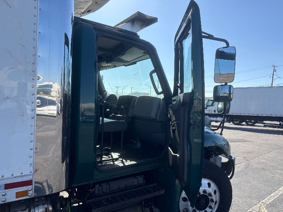 Refrigerated Truck-Light and Medium Duty Trucks-International-2018-4300-Baltimore-MD-261,416\n\t\tmiles-$ 36,500 - Image 20