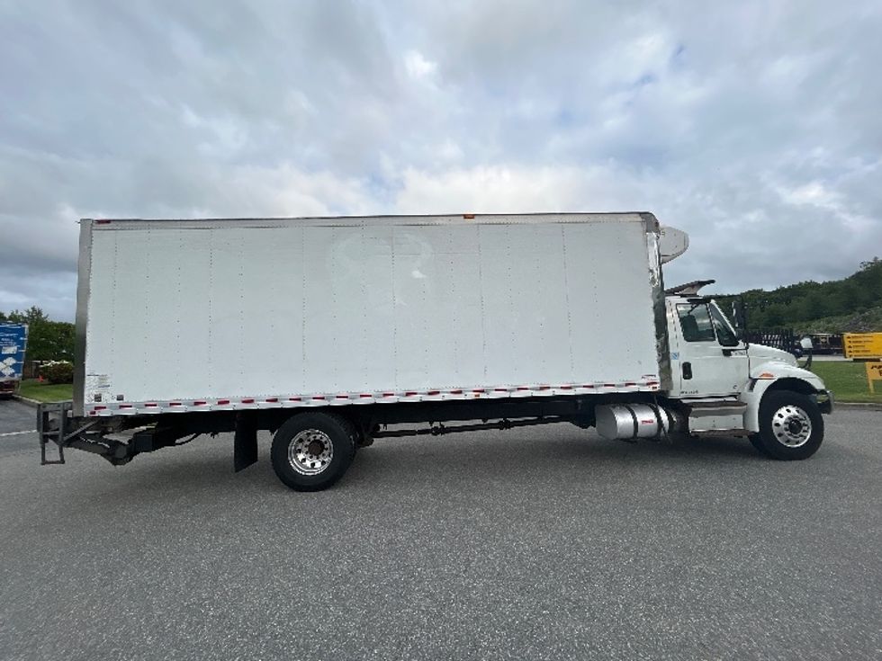 Refrigerated Truck-Light and Medium Duty Trucks-International-2018-4300-Fitchburg-MA-204,100\n\t\tmiles-$ 35,000 - Image 15
