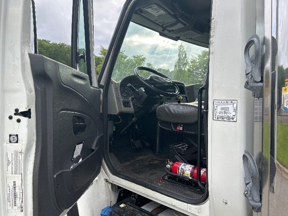Refrigerated Truck-Light and Medium Duty Trucks-International-2018-4300-Fitchburg-MA-204,100\n\t\tmiles-$ 35,000 - Image 16