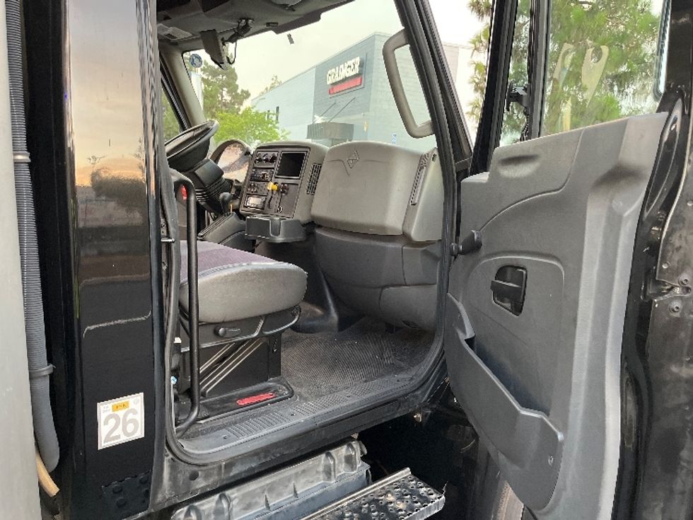Refrigerated Truck-Light and Medium Duty Trucks-International-2018-4300-Fontana-CA-205,921\n\t\tmiles-$ 39,250 - Image 19