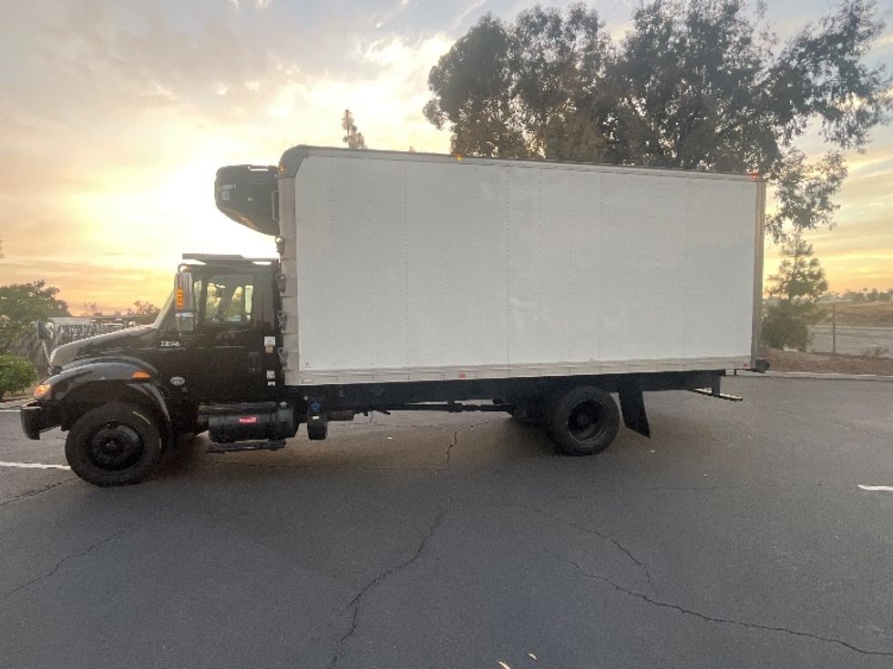 Refrigerated Truck-Light and Medium Duty Trucks-International-2018-4300-Fontana-CA-205,921\n\t\tmiles-$ 39,250 - Image 4