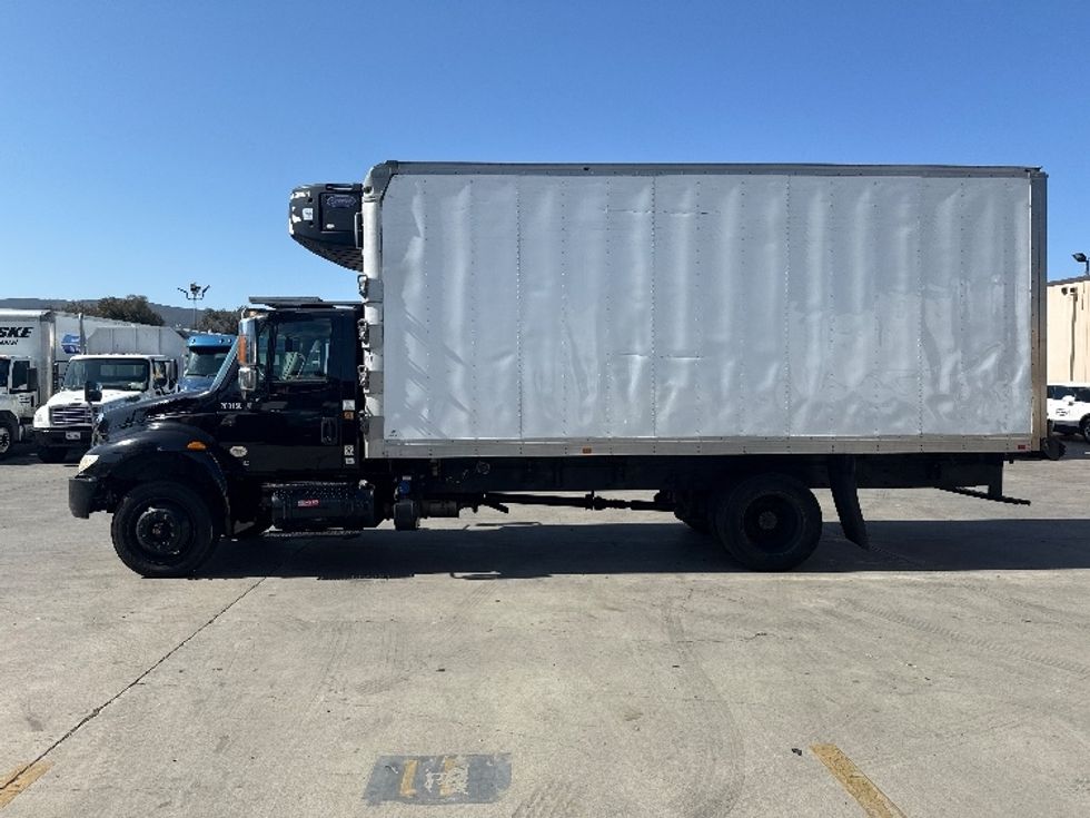 Refrigerated Truck-Light and Medium Duty Trucks-International-2018-4300-Fontana-CA-212,998\n\t\tmiles-$ 38,000 - Image 4