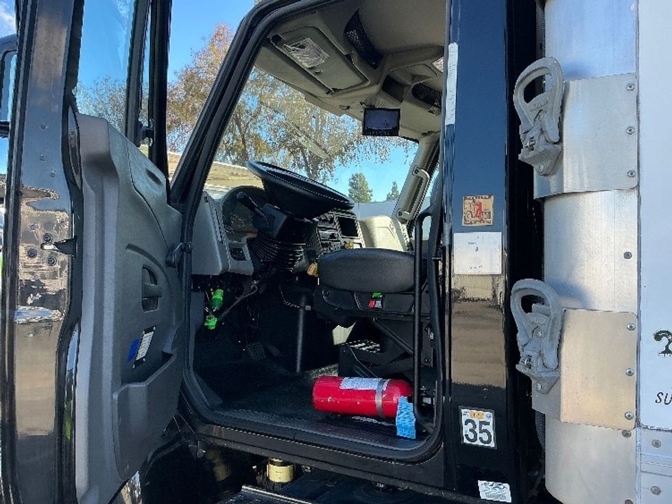 Refrigerated Truck-Light and Medium Duty Trucks-International-2018-4300-Torrance-CA-110,448\n\t\tmiles-$ 50,500 - Image 16