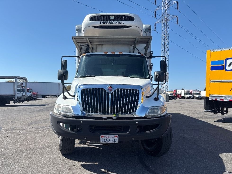 Refrigerated Truck-Light and Medium Duty Trucks-International-2018-4300-West Sacramento-CA-263,702\n\t\tmiles-$ 39,000 - Image 2