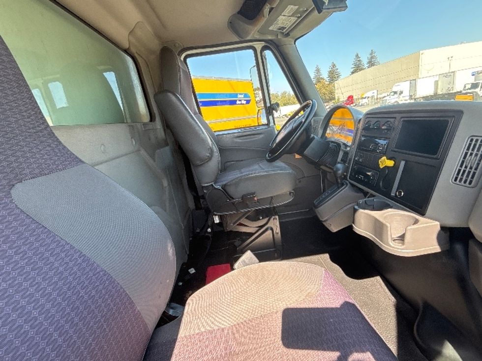Refrigerated Truck-Light and Medium Duty Trucks-International-2018-4300-West Sacramento-CA-263,702\n\t\tmiles-$ 39,000 - Image 22