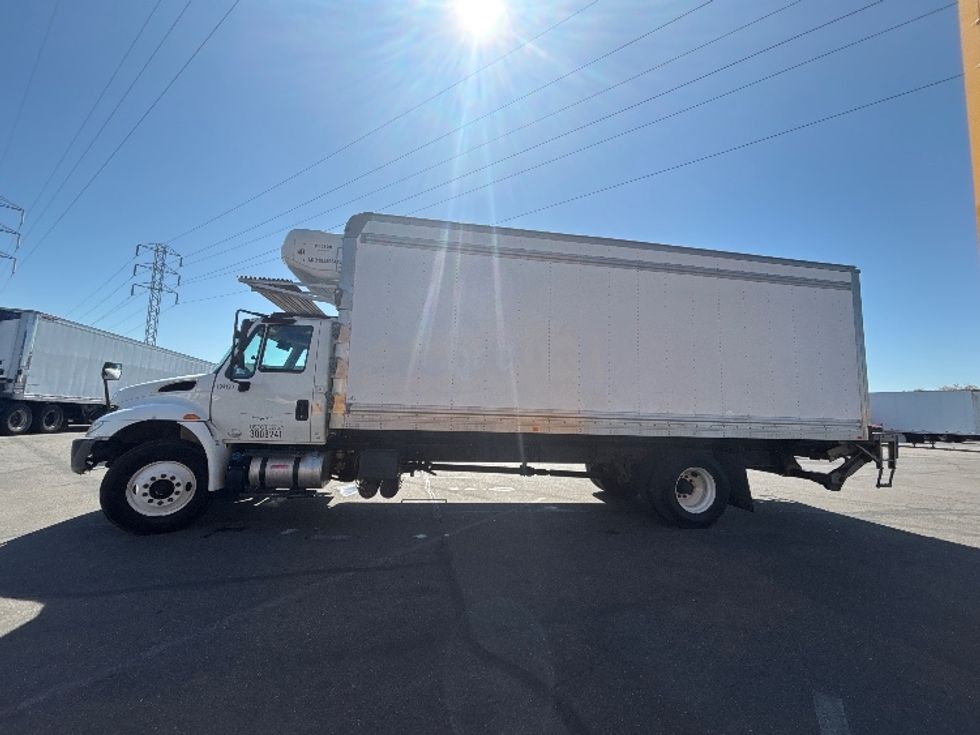 Refrigerated Truck-Light and Medium Duty Trucks-International-2018-4300-West Sacramento-CA-263,702\n\t\tmiles-$ 39,000 - Image 4
