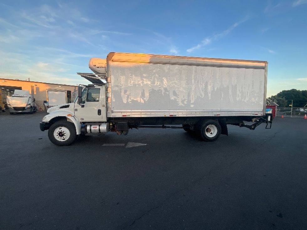 Refrigerated Truck-Light and Medium Duty Trucks-International-2018-4300-West Sacramento-CA-274,833\n\t\tmiles-$ 29,000 - Image 4