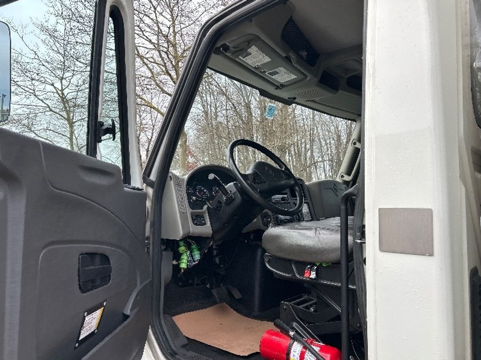 Refrigerated Truck-Light and Medium Duty Trucks-International-2019-4300-Delta-BC-161,499\n\t\tkm-$ 80,750 - Image 16