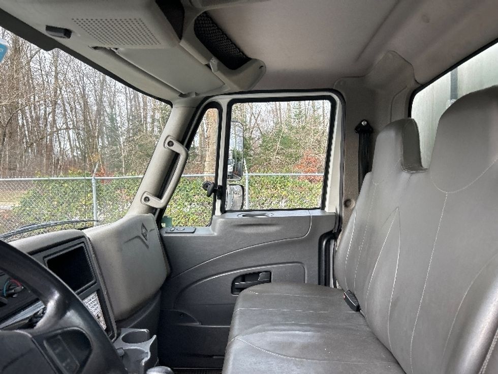 Refrigerated Truck-Light and Medium Duty Trucks-International-2019-4300-Delta-BC-161,499\n\t\tkm-$ 80,750 - Image 19