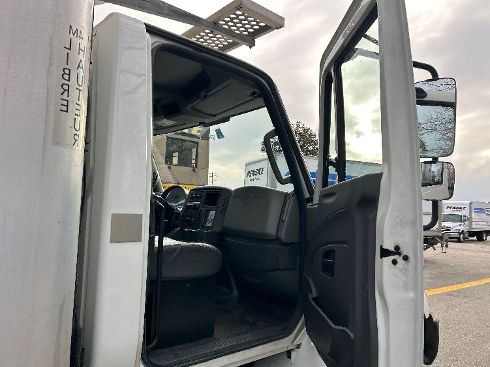 Refrigerated Truck-Light and Medium Duty Trucks-International-2019-4300-Delta-BC-161,499\n\t\tkm-$ 80,750 - Image 20