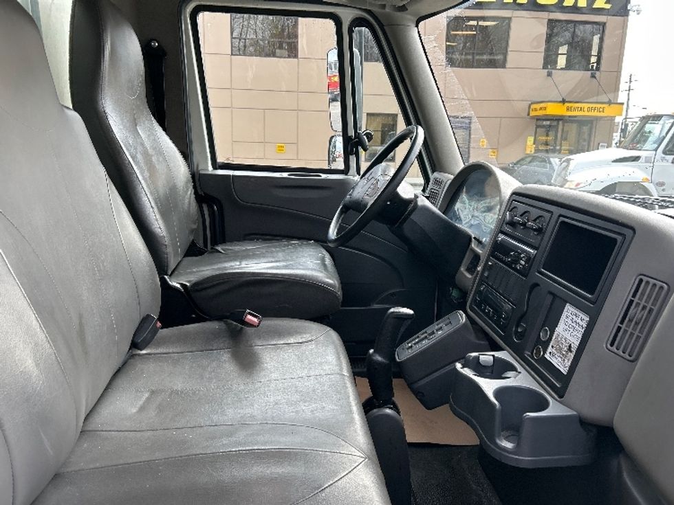 Refrigerated Truck-Light and Medium Duty Trucks-International-2019-4300-Delta-BC-161,499\n\t\tkm-$ 80,750 - Image 22