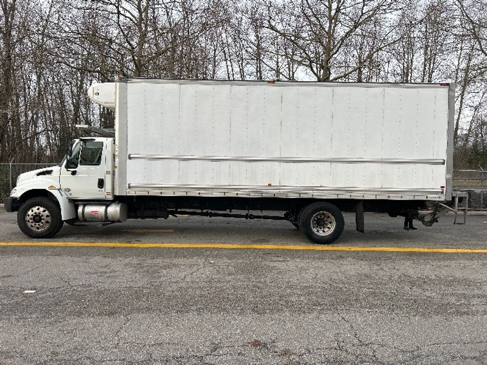 Refrigerated Truck-Light and Medium Duty Trucks-International-2019-4300-Delta-BC-161,499\n\t\tkm-$ 80,750 - Image 4