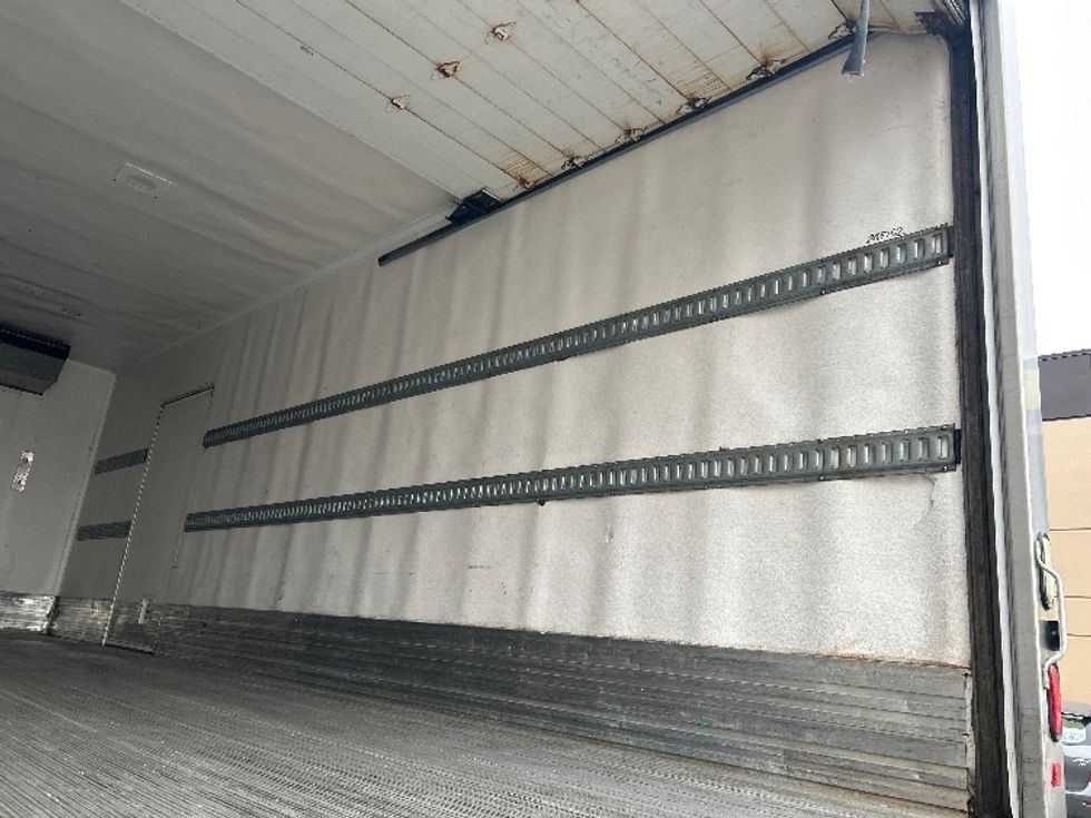 Refrigerated Truck-Light and Medium Duty Trucks-International-2019-4300-Delta-BC-168,979\n\t\tkm-$ 77,500 - Image 12