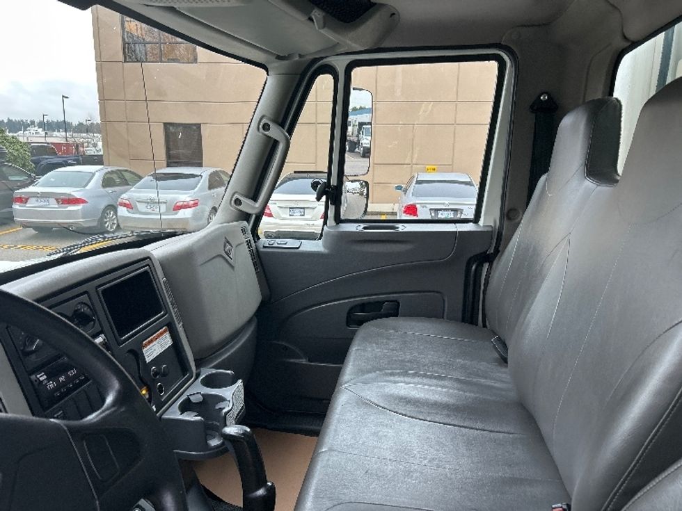 Refrigerated Truck-Light and Medium Duty Trucks-International-2019-4300-Delta-BC-168,979\n\t\tkm-$ 77,500 - Image 19