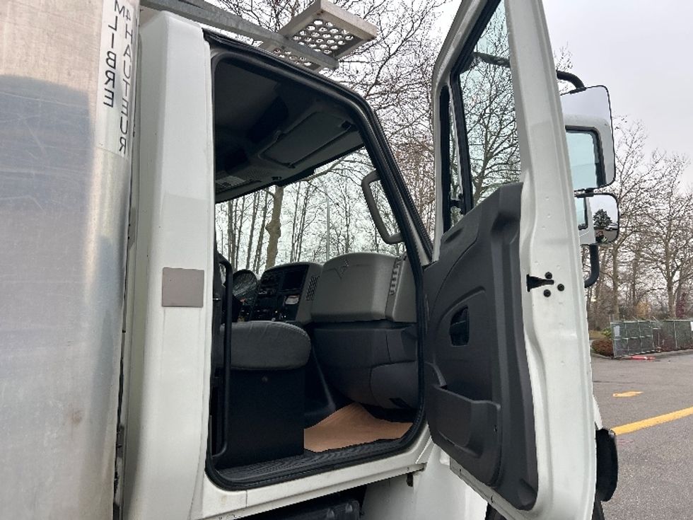 Refrigerated Truck-Light and Medium Duty Trucks-International-2019-4300-Delta-BC-168,979\n\t\tkm-$ 77,500 - Image 20