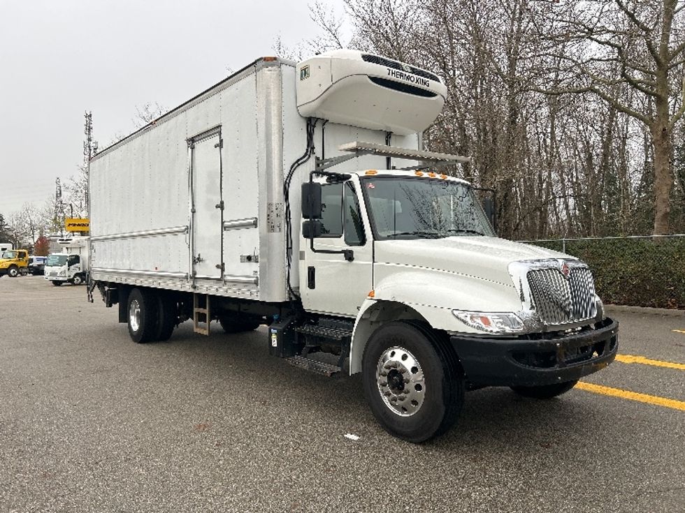 Refrigerated Truck-Light and Medium Duty Trucks-International-2019-4300-Delta-BC-194,297\n\t\tkm-$ 75,750 - Image 1