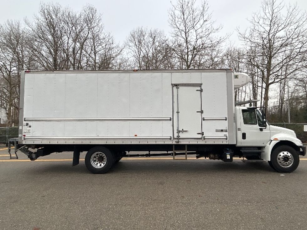 Refrigerated Truck-Light and Medium Duty Trucks-International-2019-4300-Delta-BC-194,297\n\t\tkm-$ 75,750 - Image 15