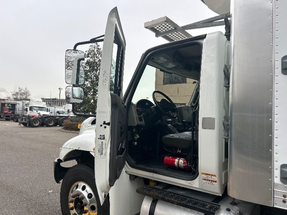Refrigerated Truck-Light and Medium Duty Trucks-International-2019-4300-Delta-BC-194,297\n\t\tkm-$ 75,750 - Image 16