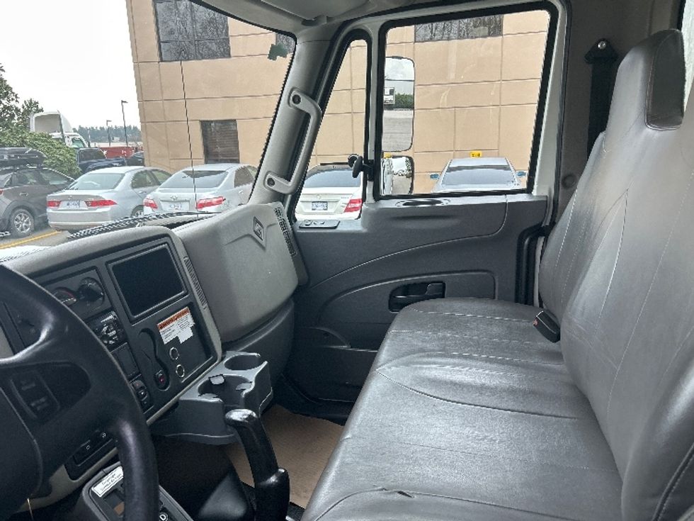 Refrigerated Truck-Light and Medium Duty Trucks-International-2019-4300-Delta-BC-194,297\n\t\tkm-$ 75,750 - Image 19