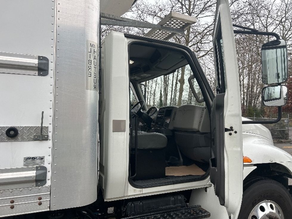 Refrigerated Truck-Light and Medium Duty Trucks-International-2019-4300-Delta-BC-194,297\n\t\tkm-$ 75,750 - Image 20