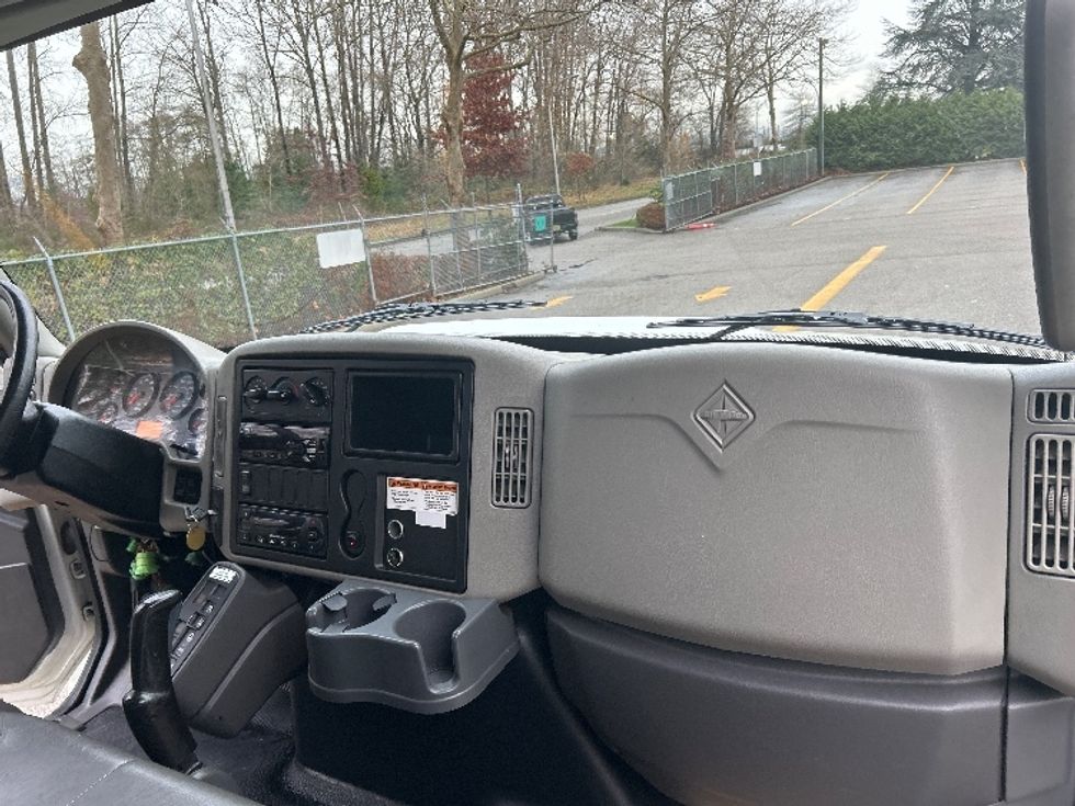 Refrigerated Truck-Light and Medium Duty Trucks-International-2019-4300-Delta-BC-194,297\n\t\tkm-$ 75,750 - Image 21