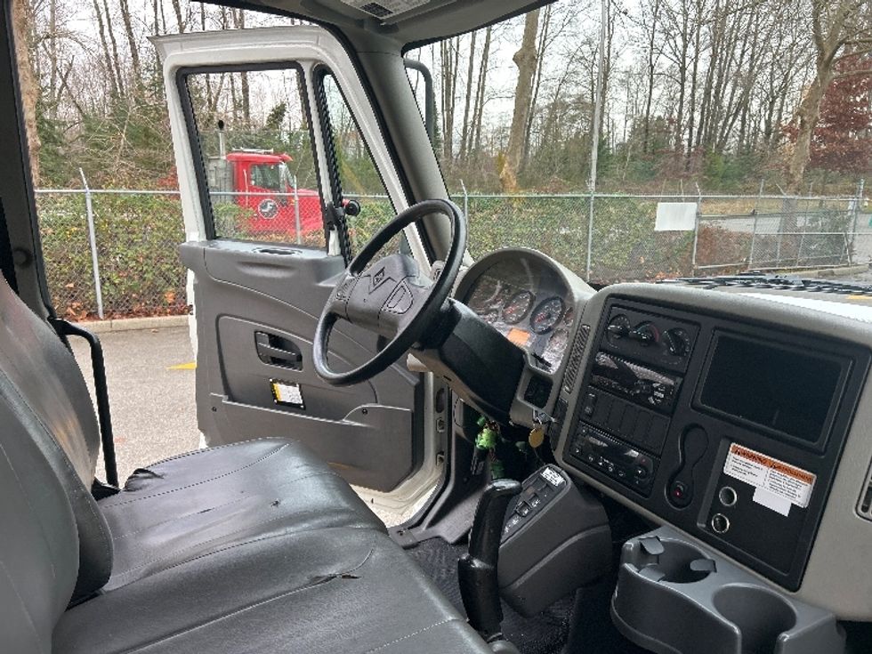 Refrigerated Truck-Light and Medium Duty Trucks-International-2019-4300-Delta-BC-194,297\n\t\tkm-$ 75,750 - Image 22
