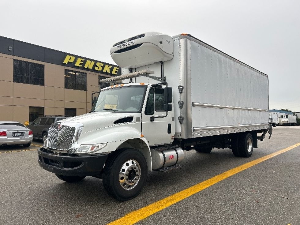 Refrigerated Truck-Light and Medium Duty Trucks-International-2019-4300-Delta-BC-194,297\n\t\tkm-$ 75,750 - Image 3