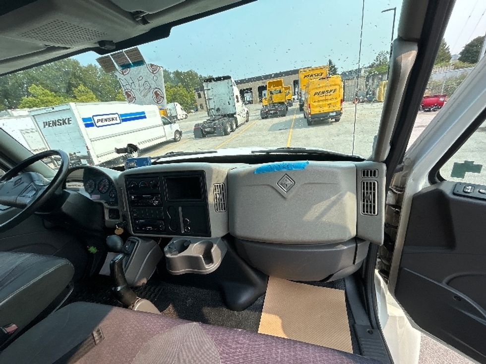 Refrigerated Truck-Light and Medium Duty Trucks-International-2019-4300-Delta-BC-206,808\n\t\tkm-$ 58,500 - Image 20