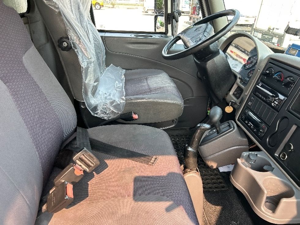 Refrigerated Truck-Light and Medium Duty Trucks-International-2019-4300-Delta-BC-206,808\n\t\tkm-$ 58,500 - Image 21