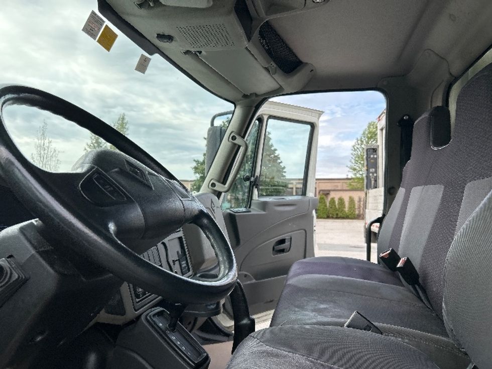 Refrigerated Truck-Light and Medium Duty Trucks-International-2019-4300-Delta-BC-213,104\n\t\tkm-$ 60,000 - Image 18