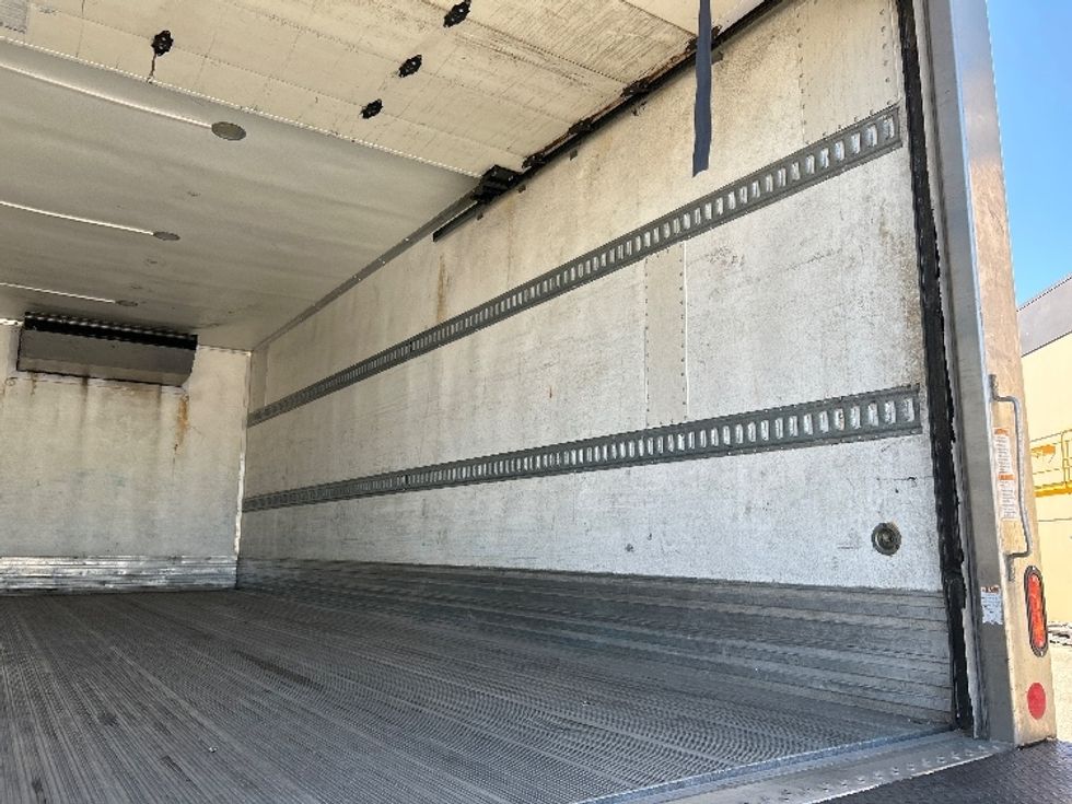 Refrigerated Truck-Light and Medium Duty Trucks-International-2019-4300-Delta-BC-219,719\n\t\tkm-$ 62,000 - Image 12