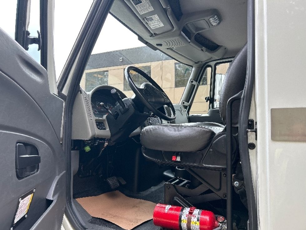 Refrigerated Truck-Light and Medium Duty Trucks-International-2019-4300-Delta-BC-246,529\n\t\tkm-$ 75,000 - Image 16
